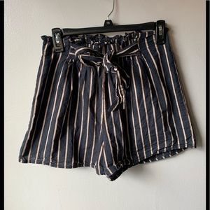 Eighteen Muse Striped Bow Tie Shorts